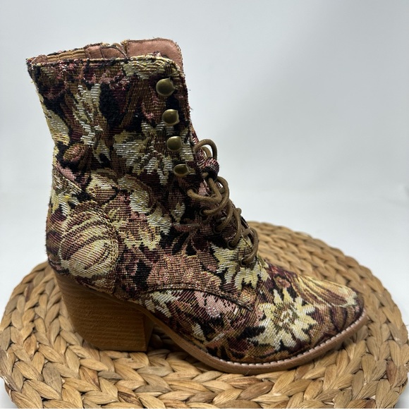 Jeffrey Campbell Women's Elcrom Tapestry Lace Up Heel Bootie Size 7.5 - Picture 2 of 10
